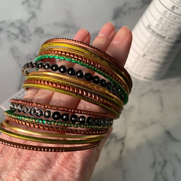 Elegant Multicolor Bangle Set - Picture 3 of 7